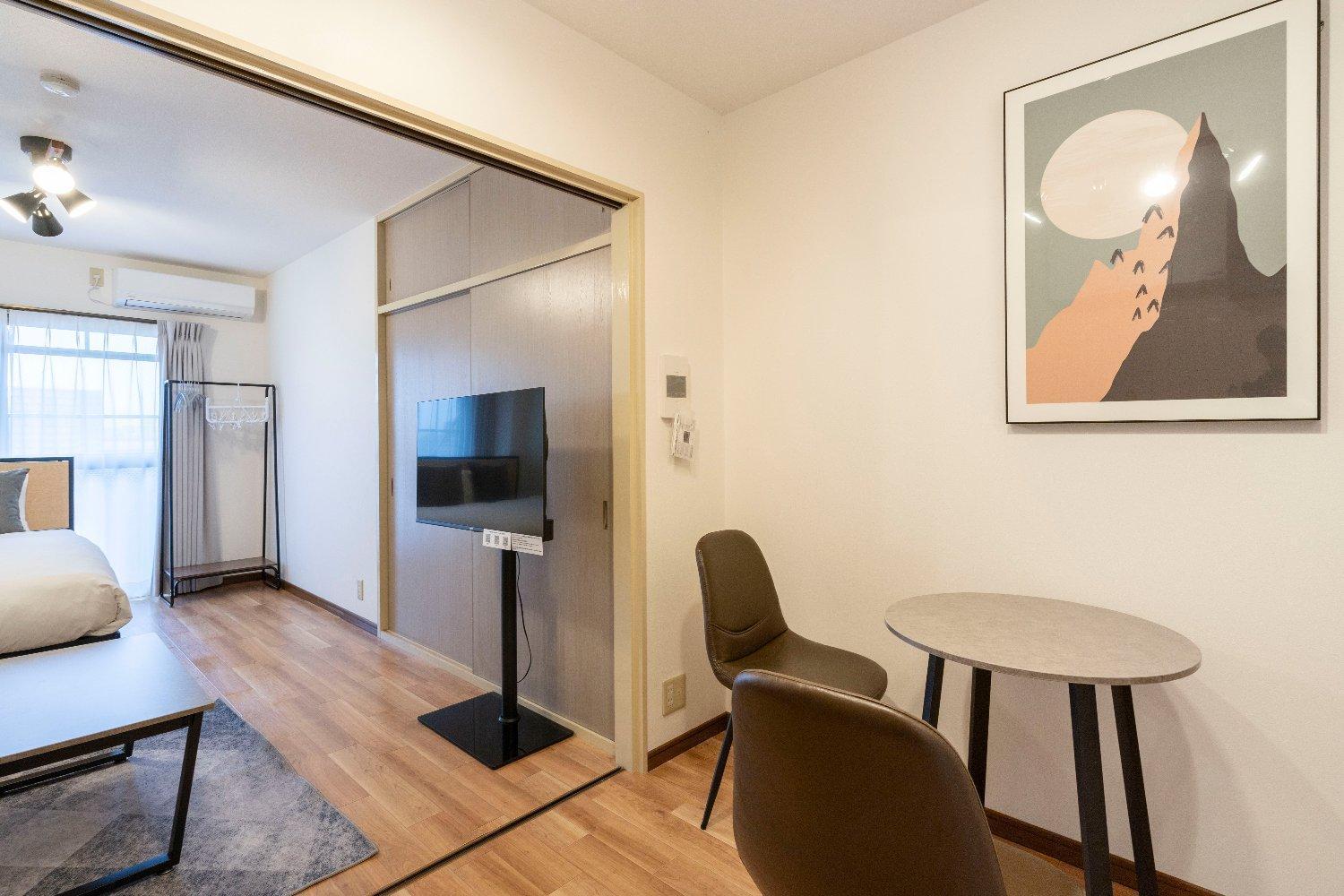 Megadome West Apartment *